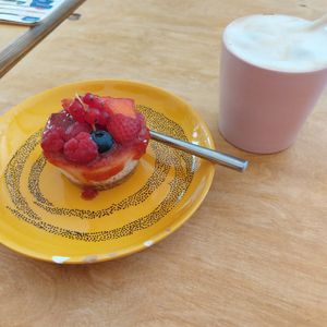 Vegan cheesecakeje en ijskoffie at DUBBEL/DWARS in Utrecht