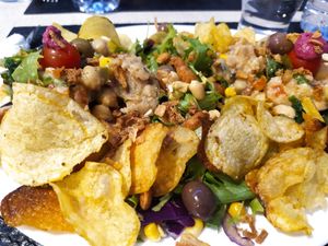 Bolo de caco con alheira vegana at Coisas da Lena in Coimbra