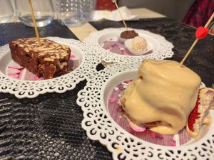 Sobremesas veganas! at Coisas da Lena in Coimbra