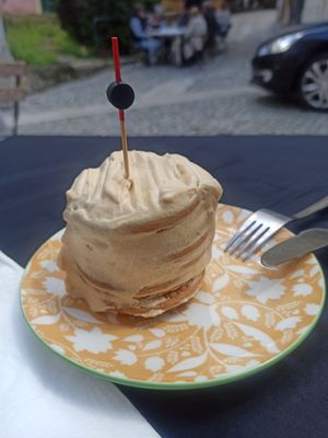 Cookie cake at Coisas da Lena in Coimbra