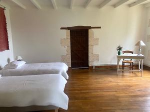 Just renovated ground floor bedroom. 

One bed 180x200 which can be separated into 2 single beds 90x200.
Comfortable brand new mattress, linen sheets.  at La Colline aux Licornes in Montbron