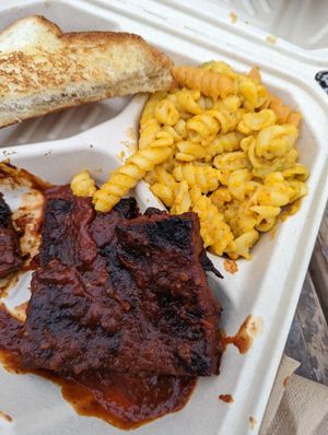 Vegan bbq and mac and cheese at Vegan Van @ Park Hill Kitchens in Denver
