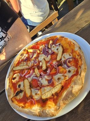 Chicken style pizza at The Baby Goat Barn in Hamburg