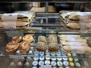 Opciones de bocadillos, pero hay más variedades  at VIE - The Lala / Veganista - T1-C in Vienna