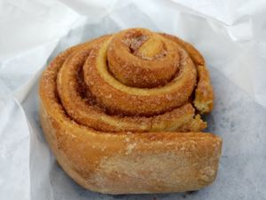 Vegan cinnamon bun at VIE - The Lala / Veganista - T1-C in Vienna