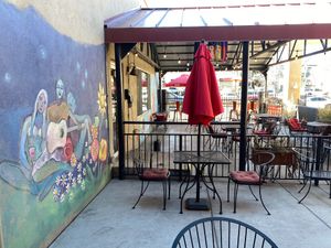 outside dining at Old Town Red Rooster Cafe in Cottonwood