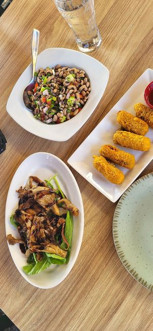 Black eyed peas salad, eggplant pies and sauteed mushrooms at Art & Taste in Rhodes