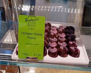 himbeer kokos praline at Zurheide feine Kost Pâtisserie in Dusseldorf