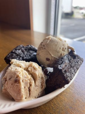 Vegan caramel ice cream with vegan gf brownies   at The Healthy Food Cafe in Indianapolis