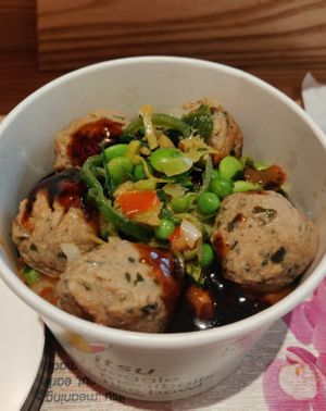 My daughter sent me her lunch pic. How nice. Meatballs.   at Itsu - St James Crescent in Edinburgh