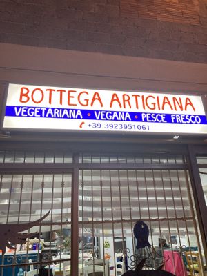 Beschriftung  at Non Solo Mare Bottega Artigiana in Pula