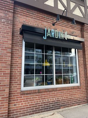 Sign #Veganuary at Jardin in Madison