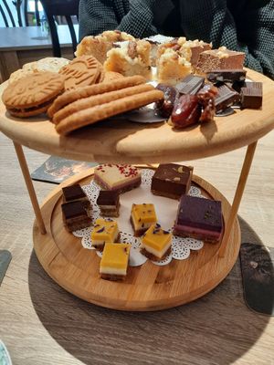 Etagere vol zoetigheid at Green Dakota in Nijverdal