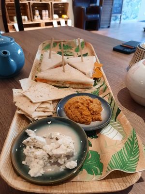 Sandwich "zalm" met mierikswortel, de andere sandwich ( gegrilde aubergine) hadden we al opgegeten. at Green Dakota in Nijverdal