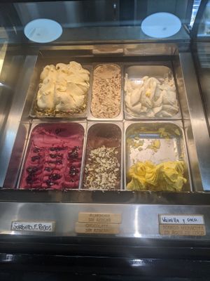 Two vegan flavors (Sorbeto & Mango) at Amor-Acuyá Gelato in Medellin