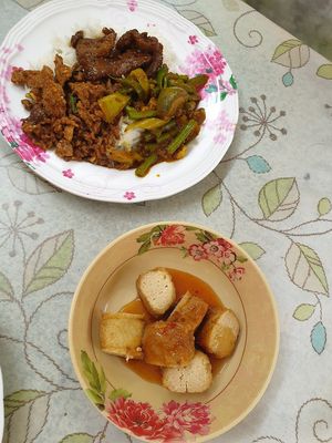 Non Chicken in Süßsauer-Soße 😍 at Mae Orathai Vegetarian in Phuket