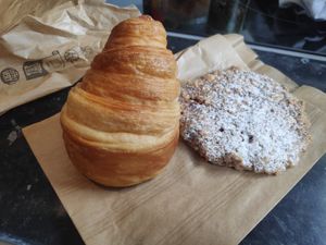 Cruffin, Cookie with nuts at Octopus in Brest