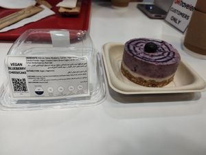  at AUH - CNN Traveller Cafe - T3 in Abu Dhabi