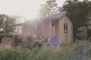 The Writer’s Cabin  at Refuge d'hôtes La Source in Champignolles