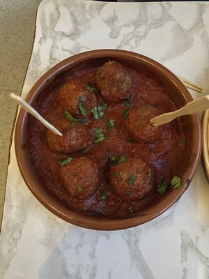 Albondigas (balls in tomatosauce)  at Papillon in Ghent