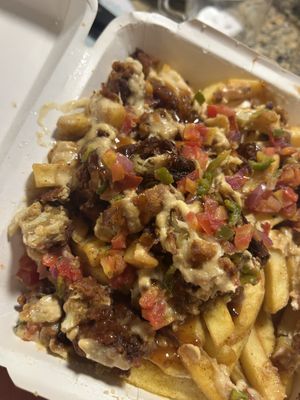 Cauli wings loaded fries. Even the great things are better over potatoes. 🥰   at A Vegan's Utopia in Montego Bay