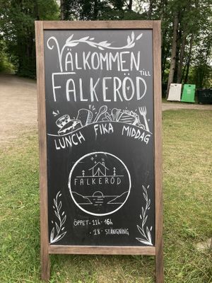 lunch 11-16h, dinner 18h-  at Falkeröd Café & Ladan in Grebbestad