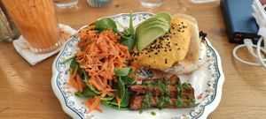 Happy shiva bowl : Thai rice, garlic mushrooms, tofu, broccoli, peanut sauce, parsley, spring onions, pumpkin seeds, tomato salad, shallots and parsley and extra avocado at Ground to Grow in Paris