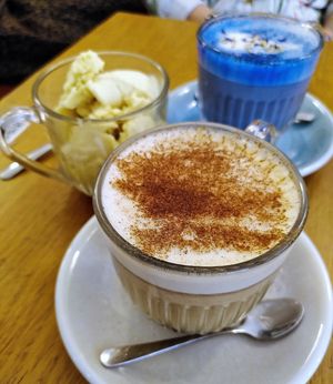 Ginger Chai Latte + Blue Latte + Ice-cream at Ground to Grow in Paris