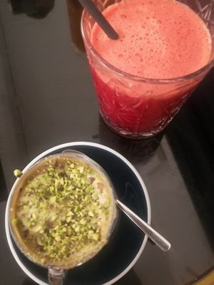 Espresso Macchiato with Oatmilk and Pistachio 😍 at Caffé Berry in Valletta