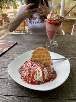 Der andere Einbrecher ist auch vegan!  at Eiscafé Girasole in Bochum
