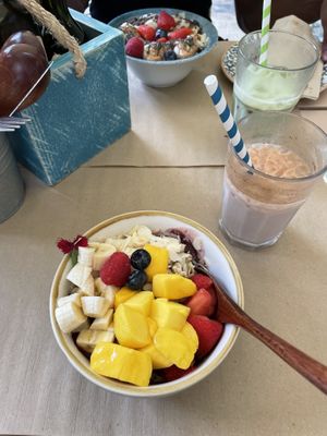 Açai bowl + iced chai tea latte  at Retró Gusto in Ibiza