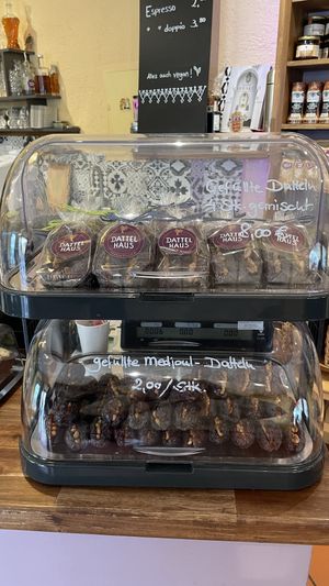Gefüllte Datteln  at Dattelhaus in Konstanz