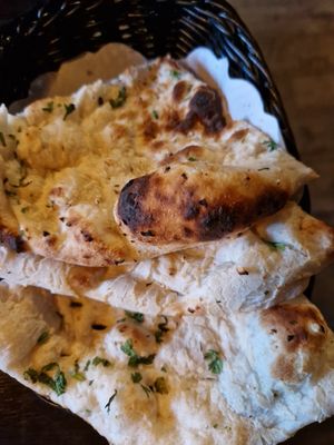 Naan garlic mit Hinweis vegan ohne Butter at Namaste Esbjerg in Esbjerg