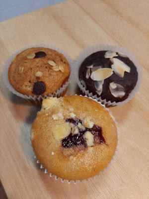 Variedad de magdalenas veganas at ORIGEN El Raval in Mogente