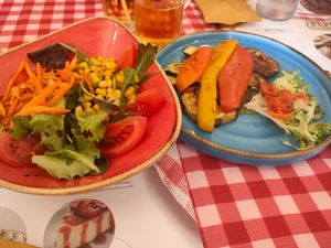 Insalata mista e verdure at Peperoncino in Bibione