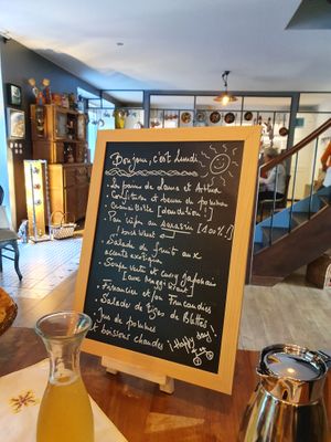 Breakfast menu at Au 46 en Bretagne in Benodet
