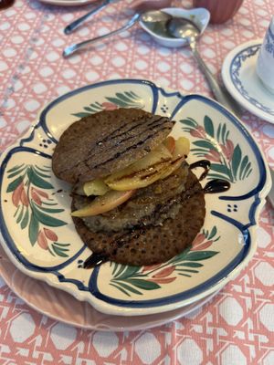 Breakfast black wheat “burger"  at Au 46 en Bretagne in Benodet