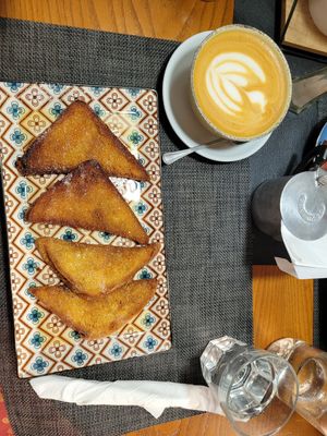 Big oatmilk cappuccino and french toast at Caffè dell'Arte Specialty Coffee in Cagliari