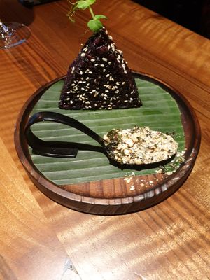 Rice ball with roasted nori and sesam at Mido Sakura Vegan in Berlin