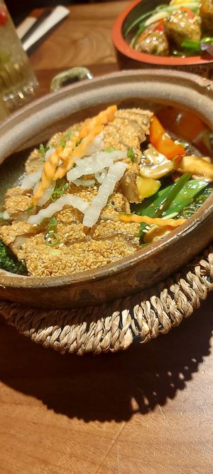 Steamed veggies in clay pot with vegan duck at Mido Sakura Vegan in Berlin