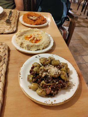 A vegan meal of tasty starters at İnci Cave Restaurant in Goreme