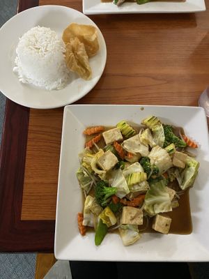 I had an incredible meal here! I got the mixed vegetable delight entree with steamed tofu (you can also get fried tofu). Hot, delicious, filling. They were able to do a “0” spi at Bunnisa's Thai Cuisine in Cedar City