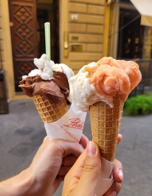 ice cream in cones at Perche No in Florence