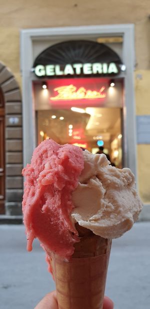 Strawberry and Hazelnut on a vegan cone at Perche No in Florence