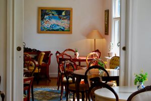 You can sit indoors or outdoors at Kurrebo - Farfars Bakeri in Urshult