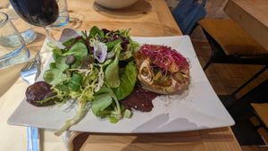 Potato/onion tart with salad at V&G in Avignon