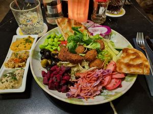 Falafel bowl at Robuust in Zutendaal
