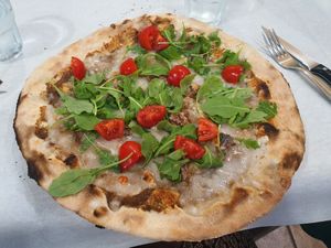 Tartufo pizza at Arribabà in Sarzana
