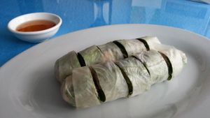 fresh rolls at Loving Hut - Bangna in Bangkok