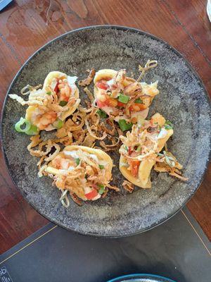 (Non vegan) Shrimps with pita at Enhorio in Samos